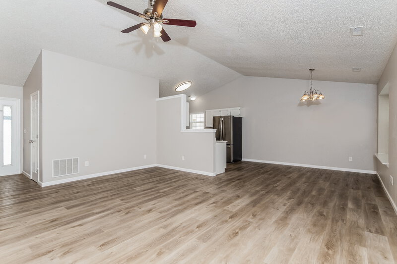 1,840/Mo, 8043 Southern Trails Pl Indianapolis, IN 46237 Living Room View