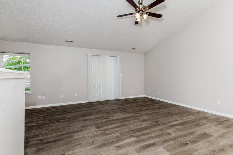 1,840/Mo, 8043 Southern Trails Pl Indianapolis, IN 46237 Living Room View 4
