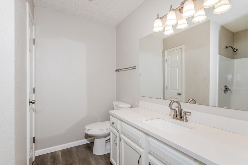 1,840/Mo, 8043 Southern Trails Pl Indianapolis, IN 46237 Bathroom View