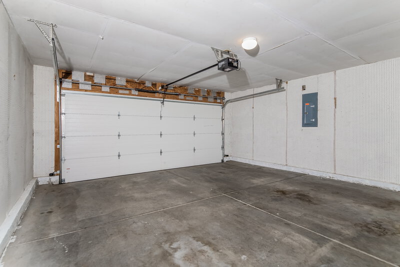 1,840/Mo, 8043 Southern Trails Pl Indianapolis, IN 46237 Garage View