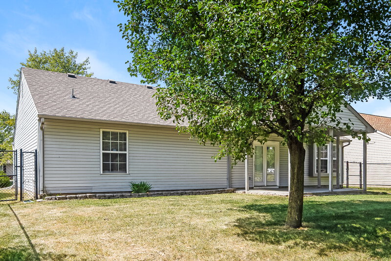 1,840/Mo, 8043 Southern Trails Pl Indianapolis, IN 46237 Rear View