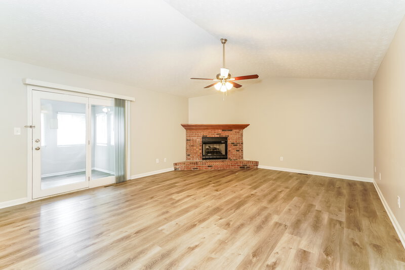2,010/Mo, 3124 Eastpointe Dr Franklin, IN 46131 Living Room View