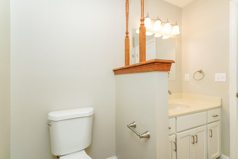 2,010/Mo, 3124 Eastpointe Dr Franklin, IN 46131 Main Bathroom View 2