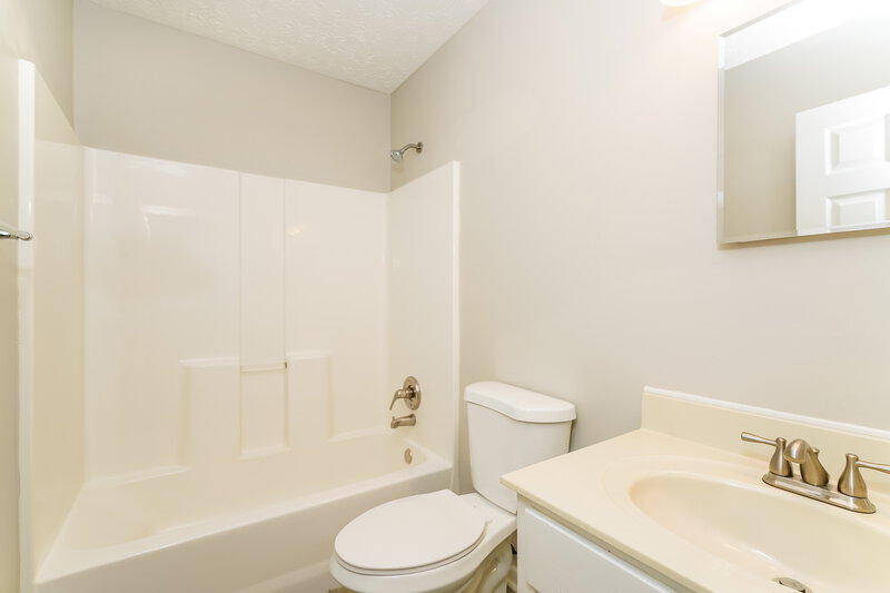 2,010/Mo, 3124 Eastpointe Dr Franklin, IN 46131 Bathroom View