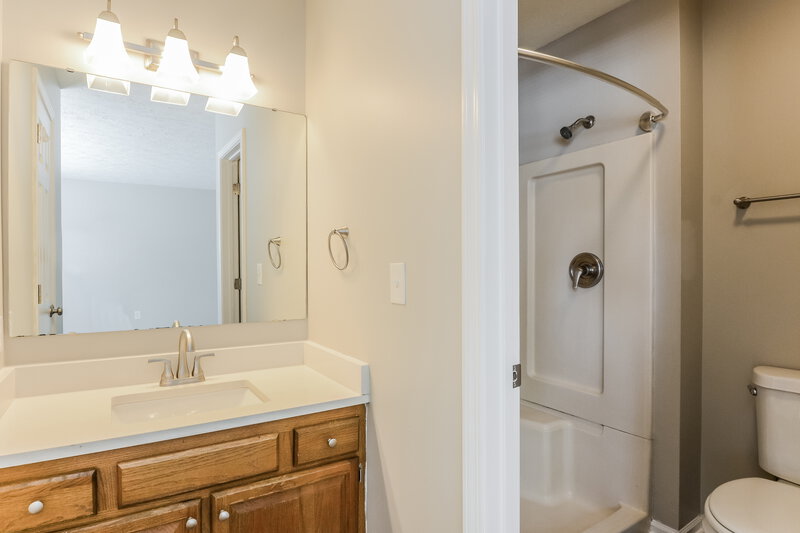 1,785/Mo, 9231 Ratcliff Ct Indianapolis, IN 46234 Main Bathroom View