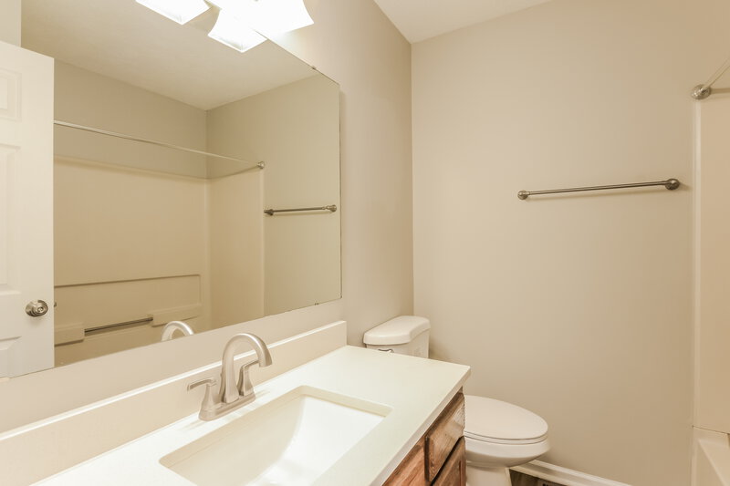1,785/Mo, 9231 Ratcliff Ct Indianapolis, IN 46234 Bathroom View