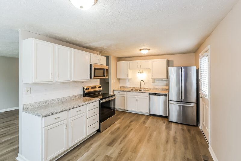 2,125/Mo, 804 Moss Oak Ct Indianapolis, IN 46217 Misc View 2