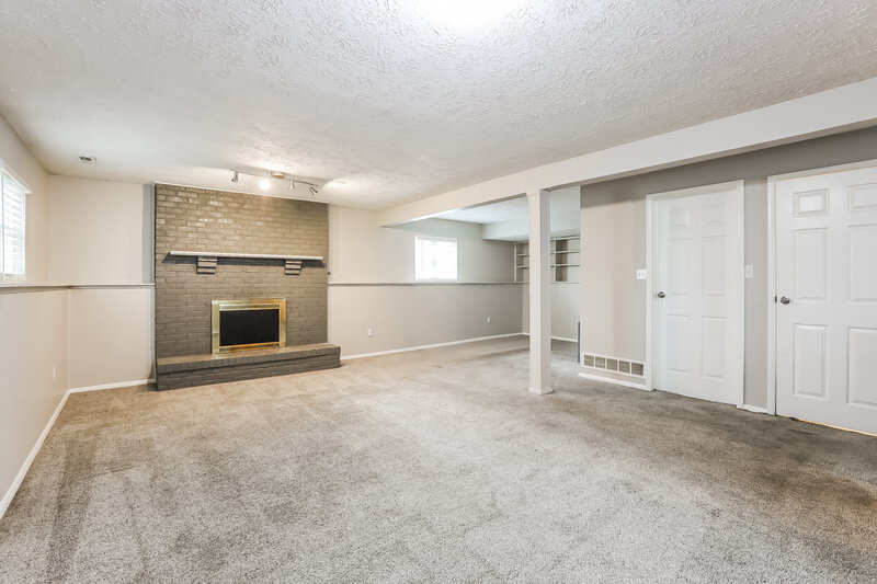 2,125/Mo, 804 Moss Oak Ct Indianapolis, IN 46217 Misc View 3