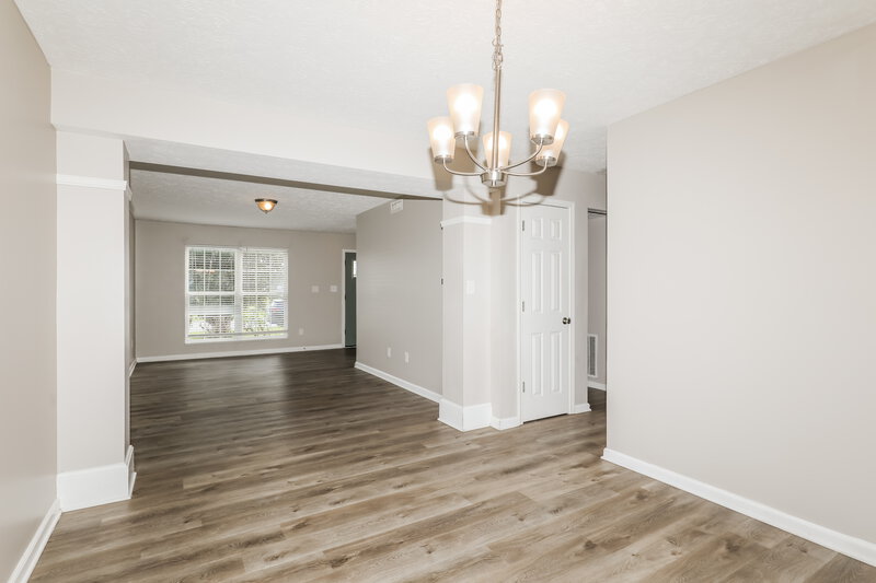 2,100/Mo, 476 Southern Pines Dr Whiteland, IN 46184 Dining Room View
