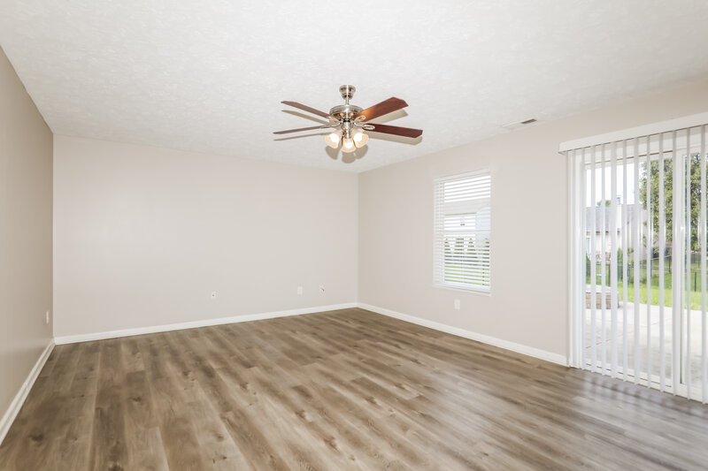 2,100/Mo, 476 Southern Pines Dr Whiteland, IN 46184 Family Room View