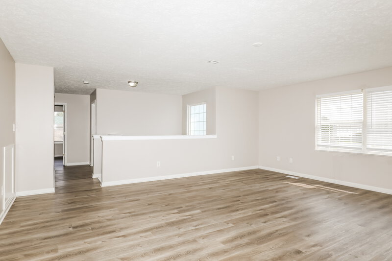 2,100/Mo, 476 Southern Pines Dr Whiteland, IN 46184 Loft View 2