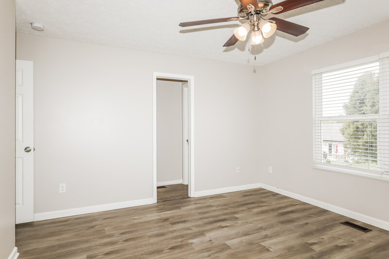 2,100/Mo, 476 Southern Pines Dr Whiteland, IN 46184 Main Bedroom View