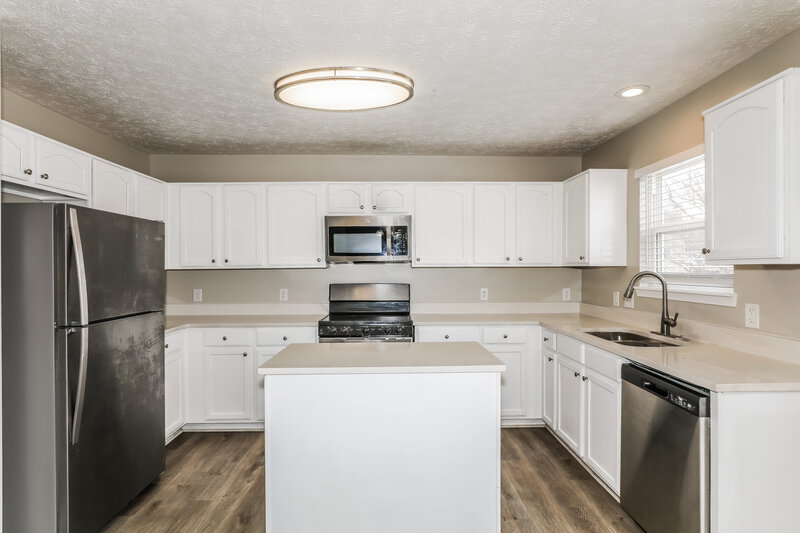 2,350/Mo, 8078 Carina Dr Indianapolis, IN 46268 Kitchen View 2