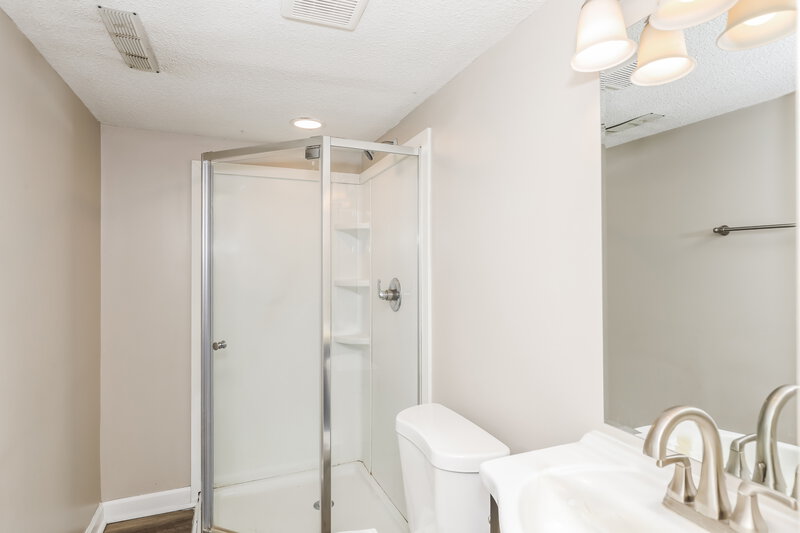 2,350/Mo, 8078 Carina Dr Indianapolis, IN 46268 Main Bathroom View