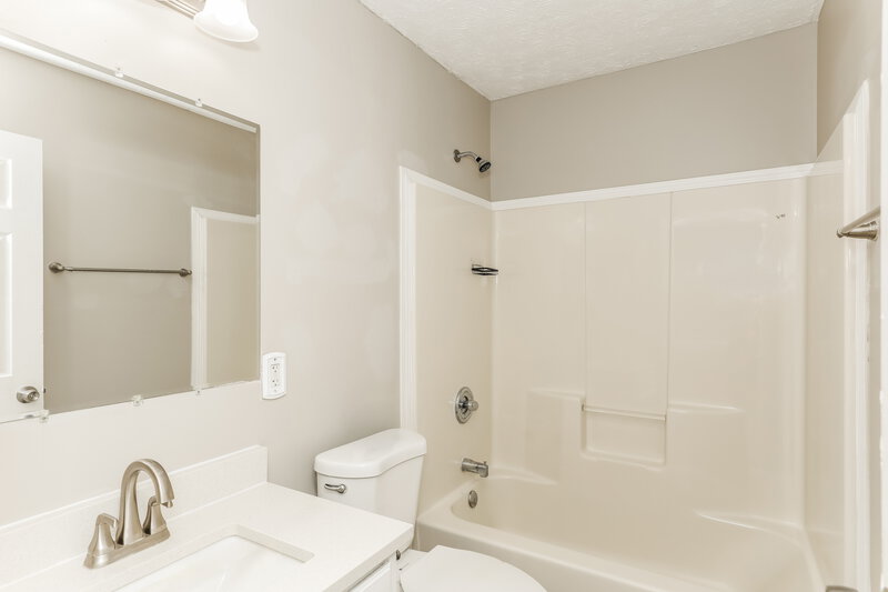 2,350/Mo, 8078 Carina Dr Indianapolis, IN 46268 Bathroom View