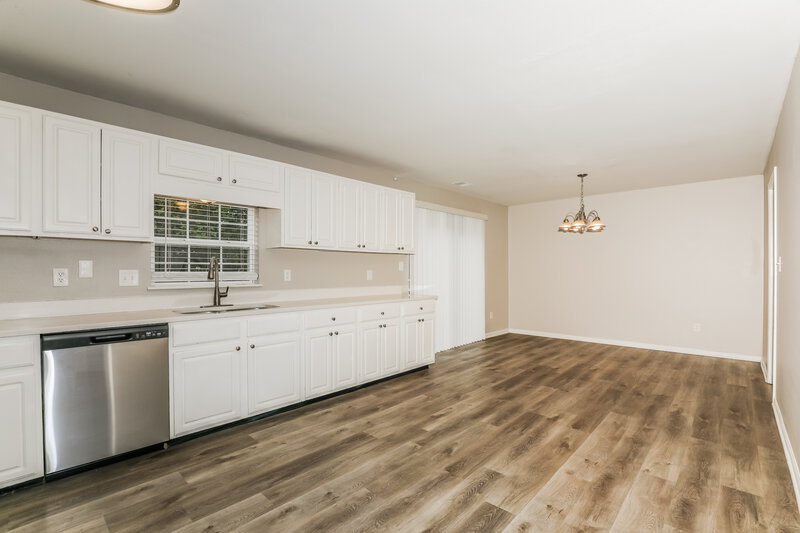 2,305/Mo, 12951 Brookhaven Dr Fishers, IN 46037 Living Room View 2