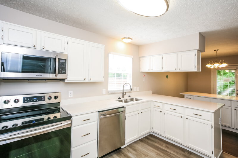 1,845/Mo, 1808 Beckenbauer Ln Indianapolis, IN 46214 Kitchen View 2