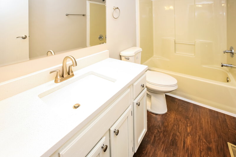 1,845/Mo, 1808 Beckenbauer Ln Indianapolis, IN 46214 Bathroom View