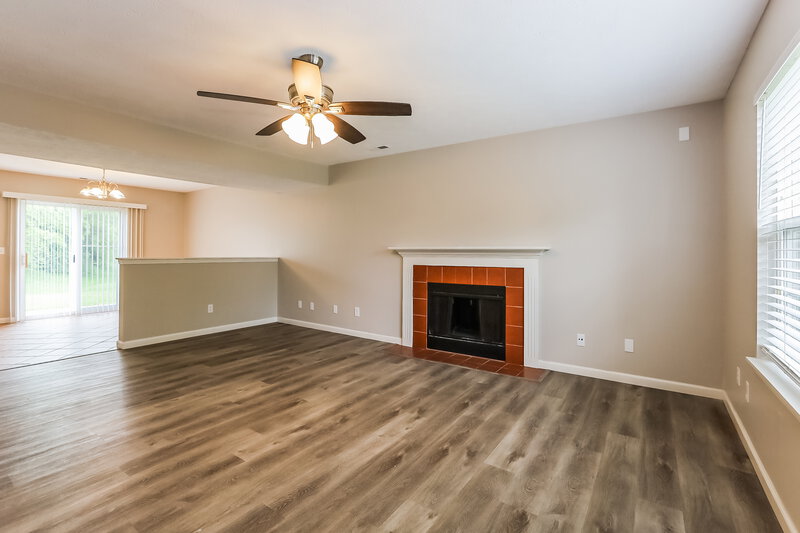 2,045/Mo, 12030 Bearsdale Dr Indianapolis, IN 46235 Living Room View 2