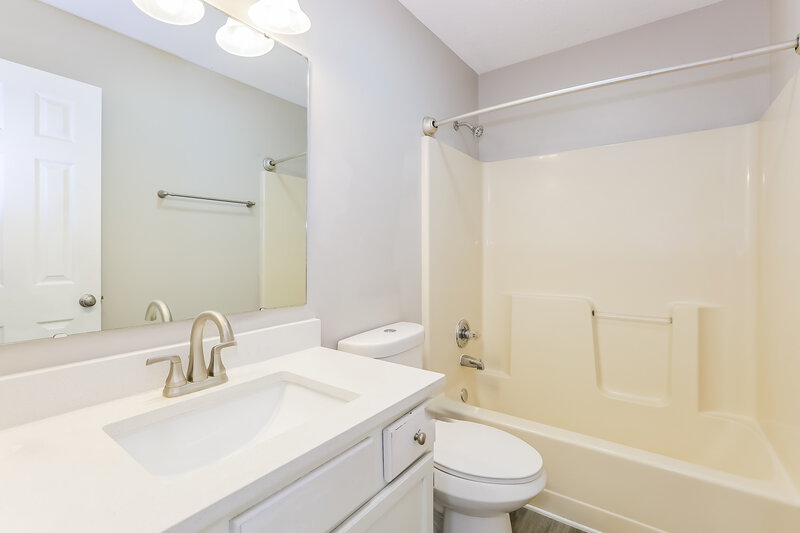 2,045/Mo, 12030 Bearsdale Dr Indianapolis, IN 46235 Bathroom View