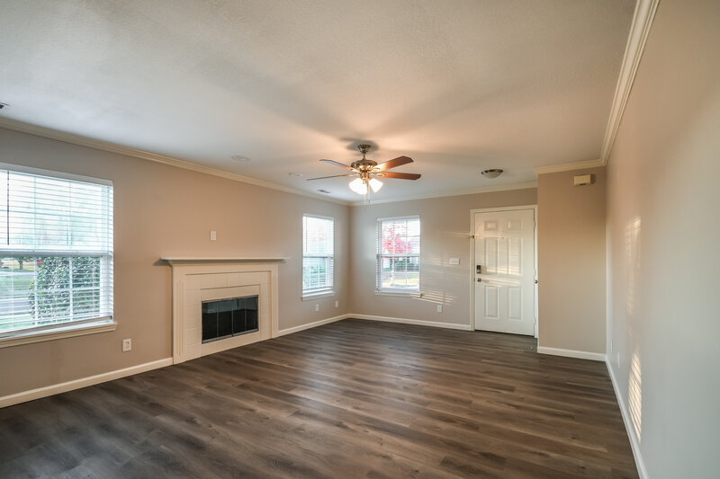 2,150/Mo, 9915 Glenburr Ct Fishers, IN 46038 Living Room View 2