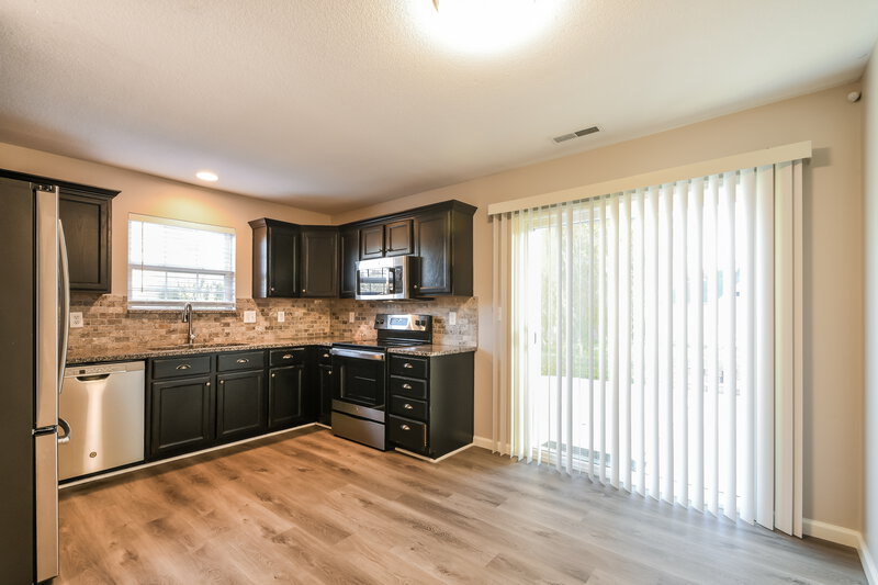 2,150/Mo, 9915 Glenburr Ct Fishers, IN 46038 Kitchen View