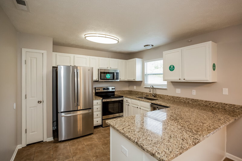 1,770/Mo, 6726 Sparrowood Dr Indianapolis, IN 46236 Kitchen View