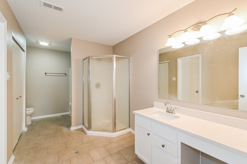 2,265/Mo, 8652 Orchard Grove Ln Camby, IN 46113 Main Bathroom View