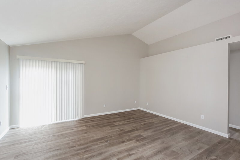 1,990/Mo, 11541 Glenn Abbey Ln Indianapolis, IN 46235 Living Room View