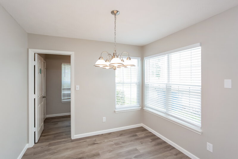 1,990/Mo, 11541 Glenn Abbey Ln Indianapolis, IN 46235 Dining Room View
