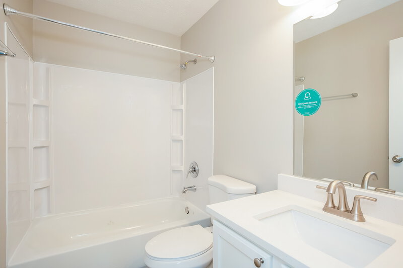 1,990/Mo, 11541 Glenn Abbey Ln Indianapolis, IN 46235 Main Bathroom View