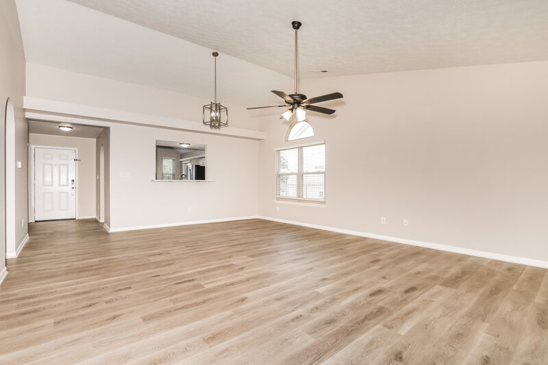 2,000/Mo, 6607 El Paso Dr Indianapolis, IN 46214 Dining Room View