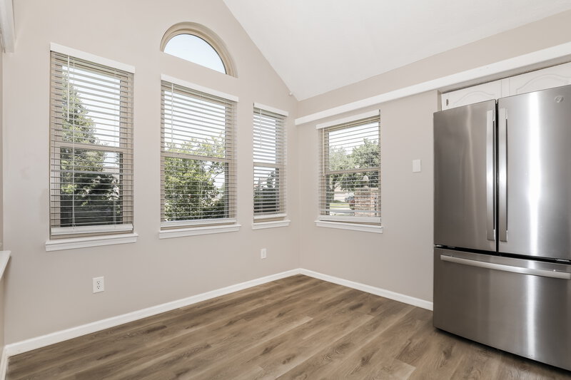 2,000/Mo, 6607 El Paso Dr Indianapolis, IN 46214 Breakfast Nook View