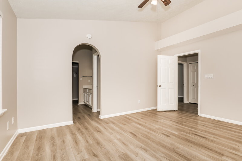 2,000/Mo, 6607 El Paso Dr Indianapolis, IN 46214 Main Bedroom View