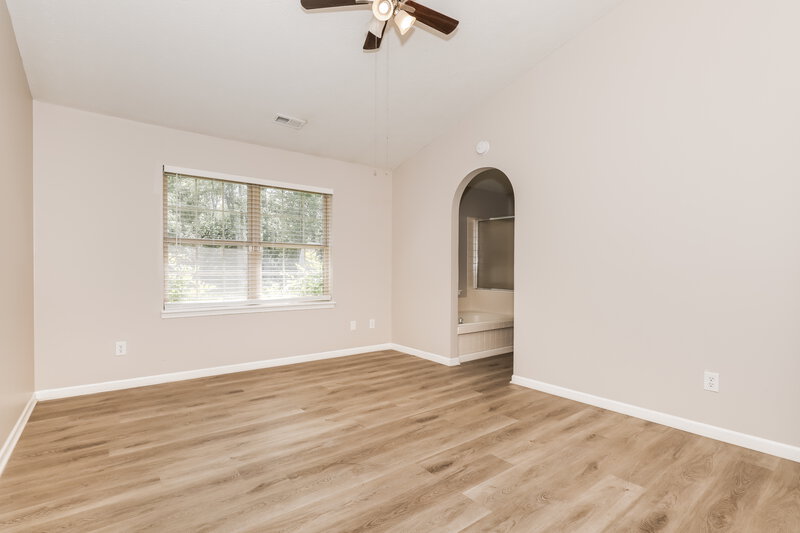 2,000/Mo, 6607 El Paso Dr Indianapolis, IN 46214 Main Bedroom View 2