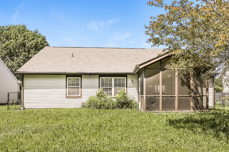 2,000/Mo, 6607 El Paso Dr Indianapolis, IN 46214 Rear View