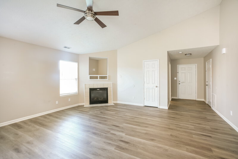 2,020/Mo, 823 Pine Lake Dr Greenwood, IN 46143 Living Room View 2