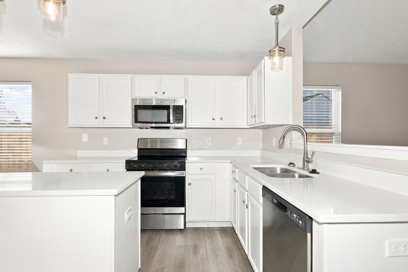 1,965/Mo, 823 Pine Lake Dr Greenwood, IN 46143 Kitchen View