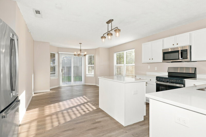 1,965/Mo, 823 Pine Lake Dr Greenwood, IN 46143 Kitchen View 2