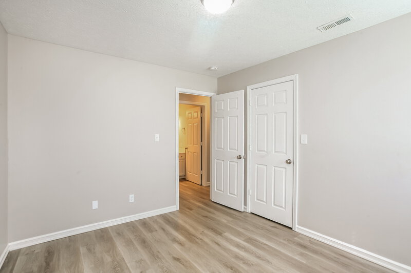 2,020/Mo, 823 Pine Lake Dr Greenwood, IN 46143 Bedroom View 2