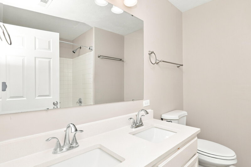 1,965/Mo, 823 Pine Lake Dr Greenwood, IN 46143 Primary Bathroom View