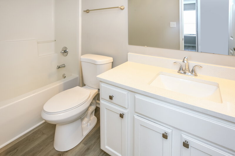 2,020/Mo, 823 Pine Lake Dr Greenwood, IN 46143 Bathroom View