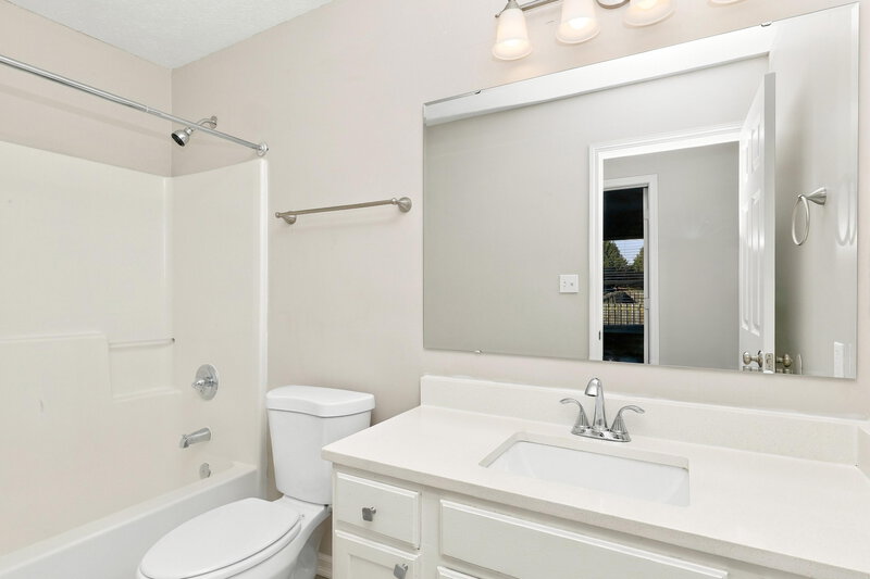 1,965/Mo, 823 Pine Lake Dr Greenwood, IN 46143 Bathroom View
