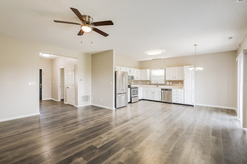 2,240/Mo, 3550 Limelight Ln Whitestown, IN 46075 Living Room View 2