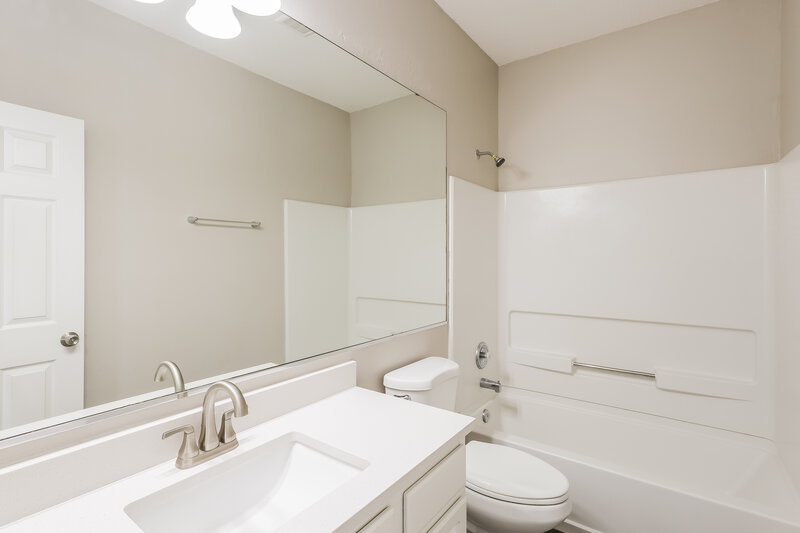 2,240/Mo, 3550 Limelight Ln Whitestown, IN 46075 Bathroom View