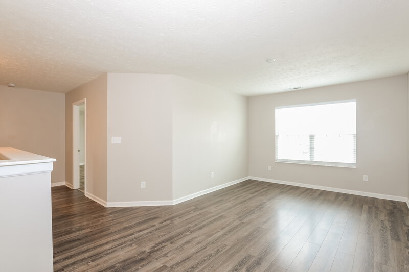 1,930/Mo, 508 Grassy Bend Dr Greenwood, IN 46143 Living Room View 3