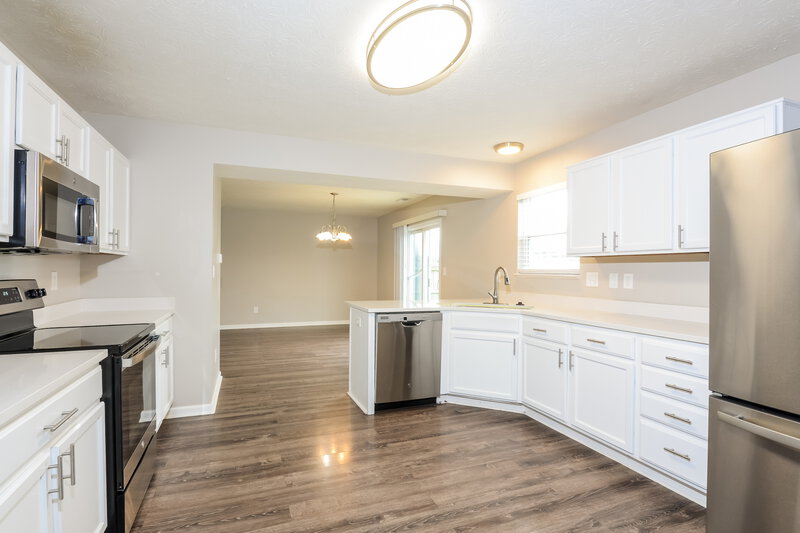 1,930/Mo, 508 Grassy Bend Dr Greenwood, IN 46143 Kitchen View 2
