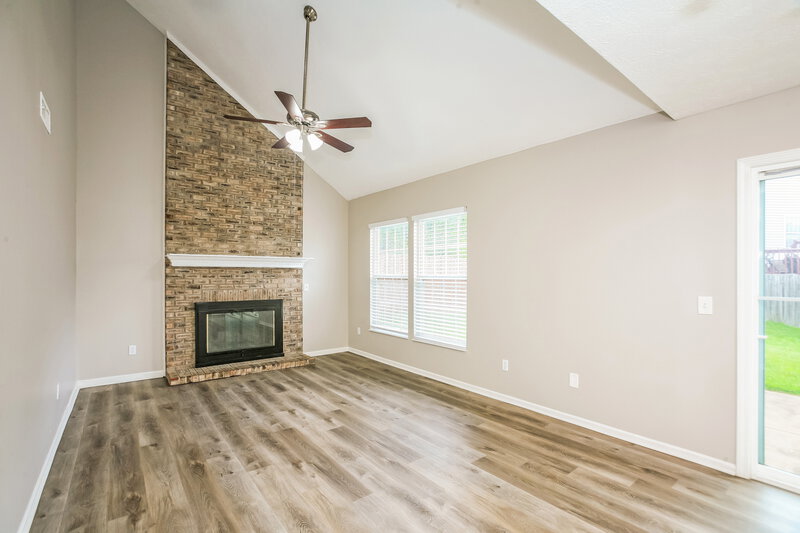 2,070/Mo, 7462 Carnation Ln Indianapolis, IN 46214 Living Room View 2