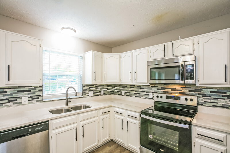 2,070/Mo, 7462 Carnation Ln Indianapolis, IN 46214 Kitchen View 2