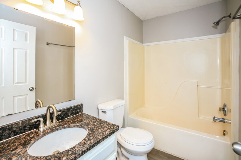 2,070/Mo, 7462 Carnation Ln Indianapolis, IN 46214 Bathroom View